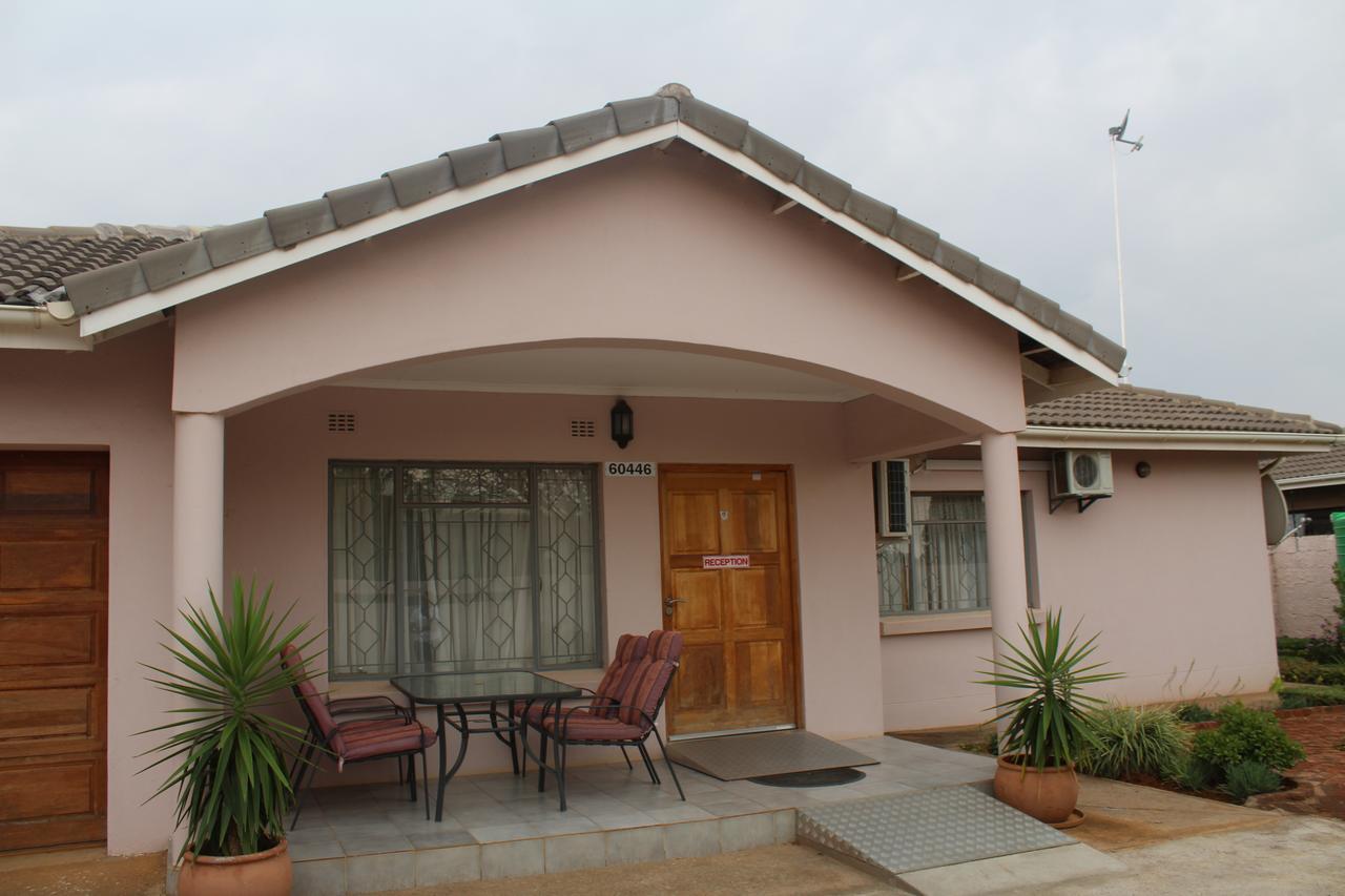 גאבורון Strand Meadows B&B מראה חיצוני תמונה